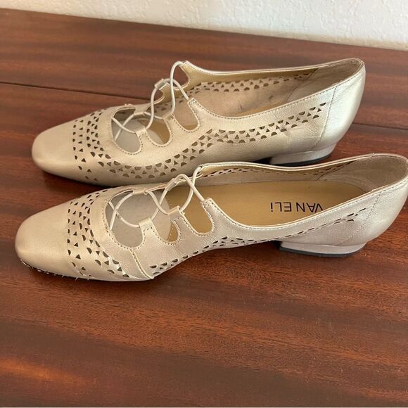 Vaneli Metallic Gold Fabra Laser Cut Oxford Flats. Size 7.5 S. Great Condition!! - Picture 4 of 8